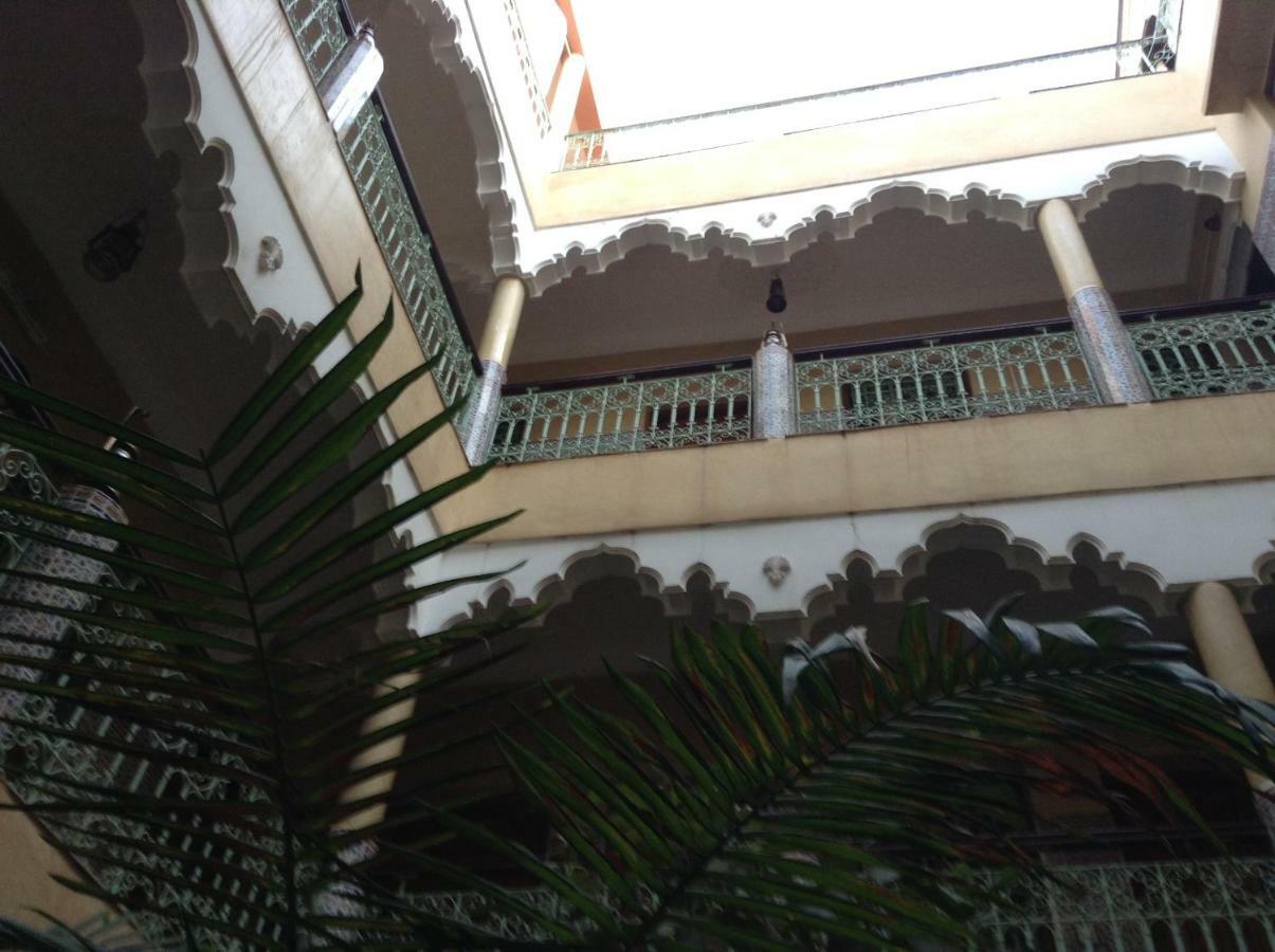 Hotel Faouzi Marrakesh Bagian luar foto